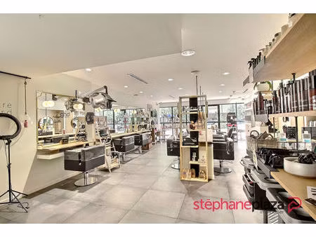 vente local commercial 100m2 le lavandou 83980 - 162000 € - surface privée