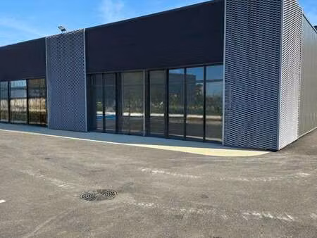 vente bureaux et commerces à saint-paul-trois-châteaux (26130) : à vendre / 163m² saint-pa