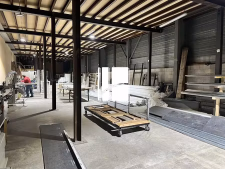 location local commercial