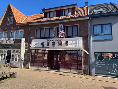 handelspand met woonst op een strategische ligging.