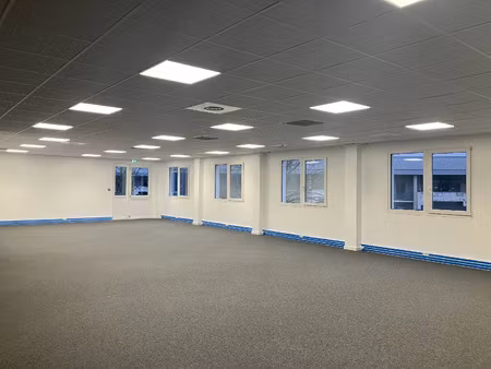 vente bureau 367 m² bron (69500)