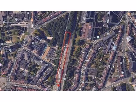 a côté de la gare de forest-est  terrain à bâtir + entrepôts