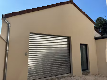 location local commercial 1 pièce  100.00m²  conflans