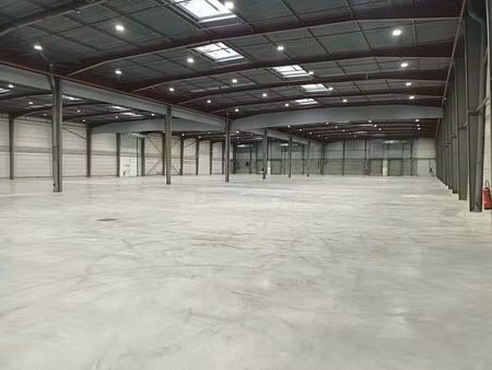 location entrepôt / local d'activités val de reuil 10 610 m²