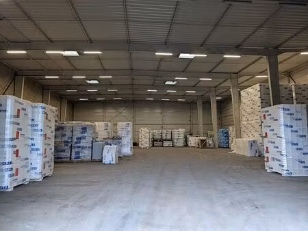 location local d'activités pontault combault 1 568 m²