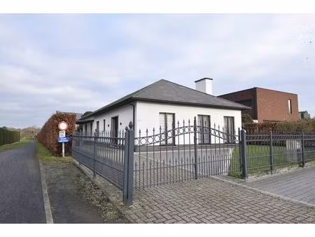 ruime gezinswoning met een prachtige tuin in nieuwkerken-waas