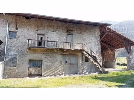 grange à aménager + dépendance + jardin