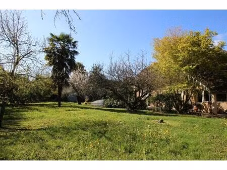 enclos béarnais rénové - dépendance - piscine couverte chauffée - terrain paysagé de 3000 