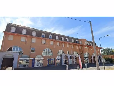 bureau a vendre à billere 120m2  1er étage avec ascenseur  5 places de parking privatives