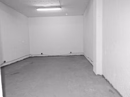 local commercial de stockage idealement situe