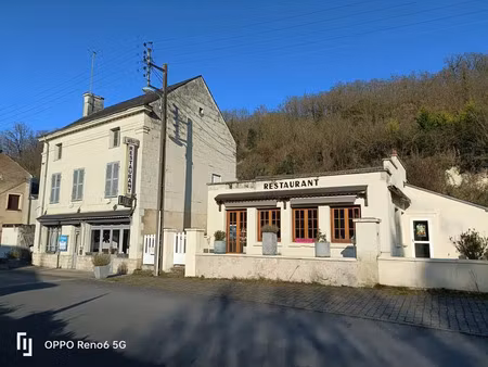 local commercial/appartement avec licence 4  à vendre fontevraud l'abbaye (49)
