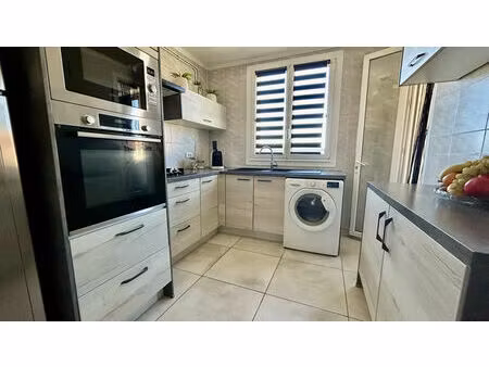 vente appartement 4 pièces 74m2 peyrolles-en-provence 13860 - 154900 € - surface privée
