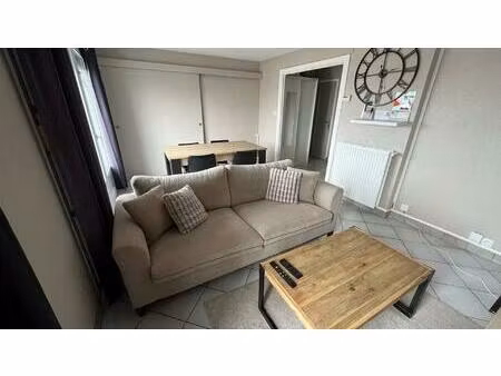 appartement 1 chambre possibilité de 2  rénové et lumineux avec vue mer.