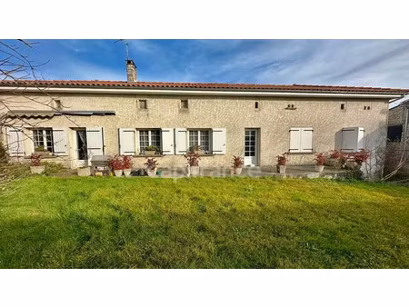 vente maison 6 pièces 132 m² à aubeville (16250)  237 000 €