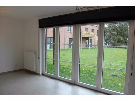 très joli studio rez-de-chaussée avec jardin privé