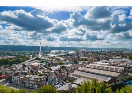 complexe immobilier +/- 2.500 m² (entrepôt  bureau et showr