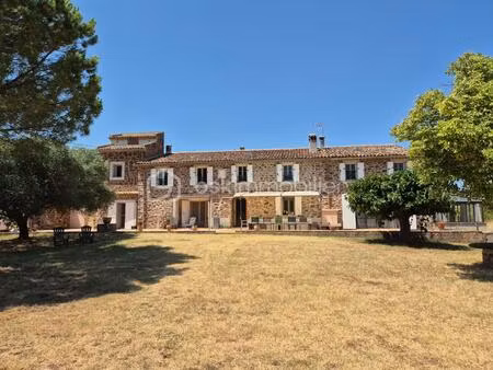 bastide de 420 m² à gonfaron