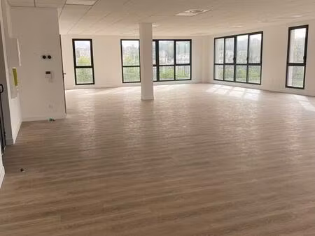 location commerce 1 pièce 169 m² à aubagne (13400)