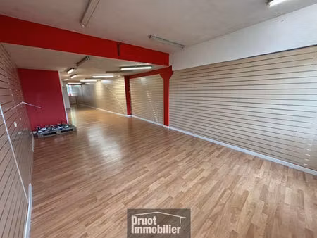 location local commercial 100m2 espalion 12500 - 370 € - surface privée