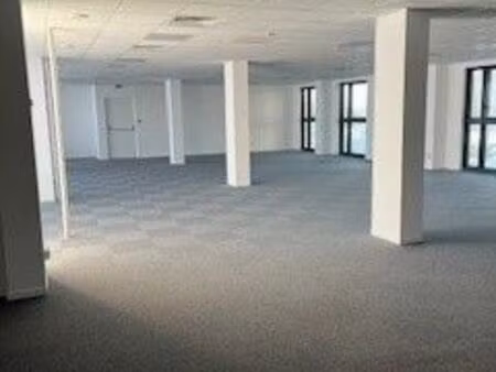 location bureau 235 m² à tours (37100)