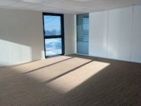 location bureau 94 m² à tours (37100)