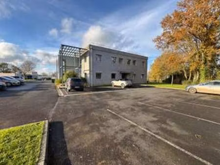 location bureaux et commerces à saint-lô (50000) : à louer / 100m² saint-lô