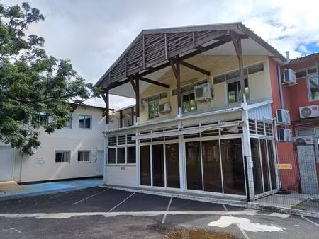 local professionnel 267 m² ste. clotilde