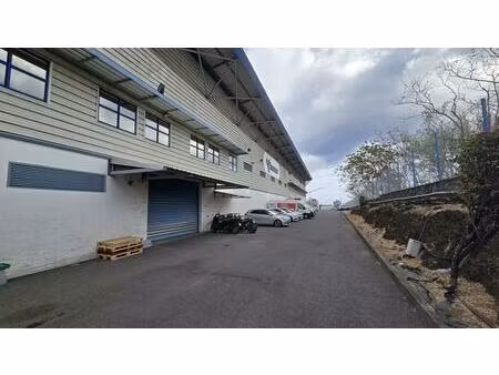 entrepot + bureaux 4031 m² a louer la possession