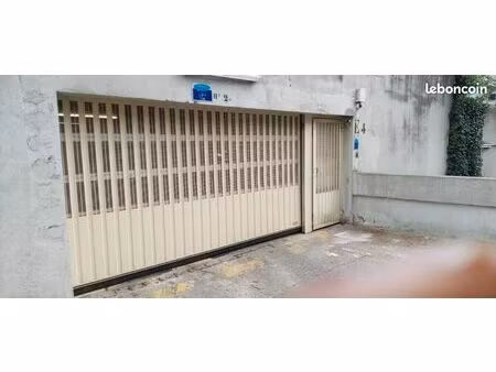 parking à vendre sous surveillance