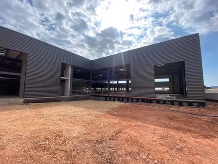 local d'activités de 350m²