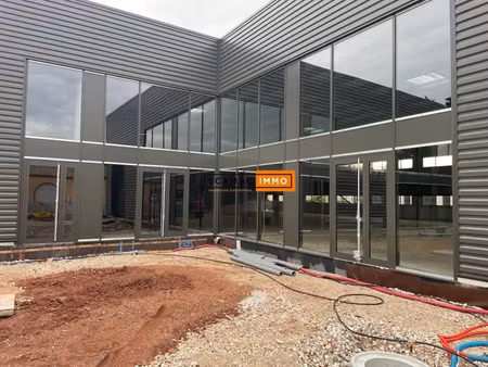 local d'activités de 400m²