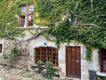 vente maison 4 pièces 144 m² à pérouges (01800)  308 000 €