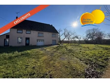maison avec 4 chambres sur terrain de 2981m²