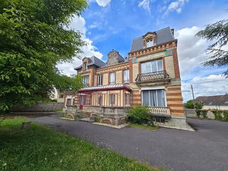 crepy-en-valois  maison de maître située près de la gare et du centre ville