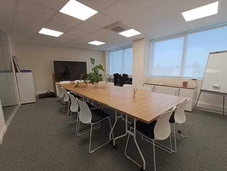 location bureau saint benoit 152 m²