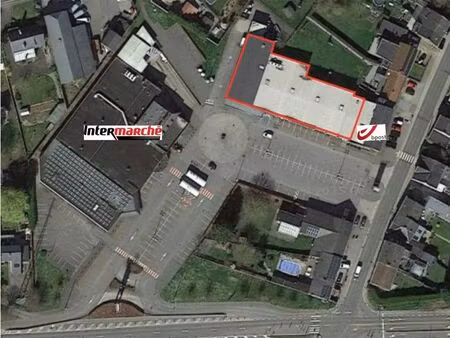 surface commerciale de +- 1.207m2