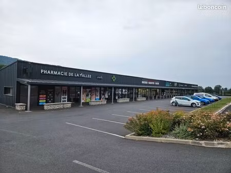 local commercial à louer - 74m² - zone commerçante de comblat  vic-sur-cère (15800)