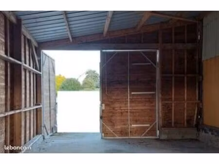 grand local de stockage proche 4 voies accès pl 24/24