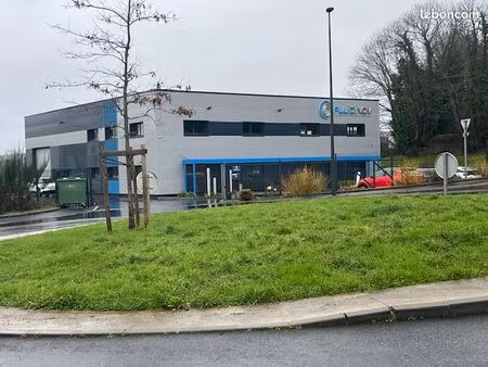 local 800 m² pluguffan