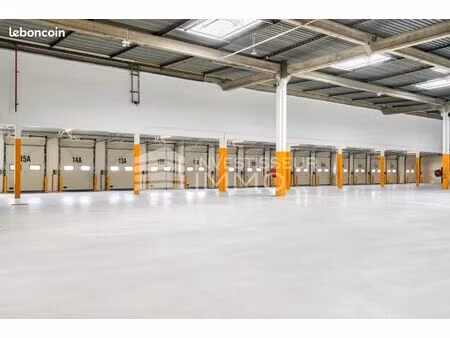 local logistique 2 747 m²