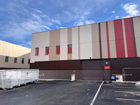 local d'activité à vendre - 678m²