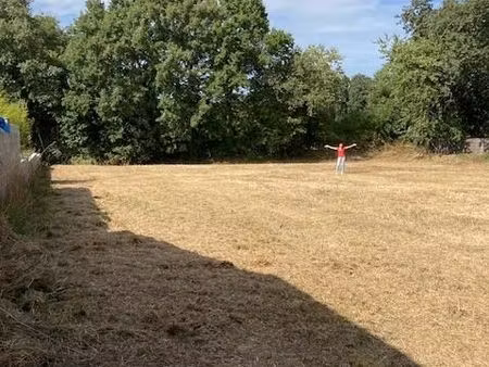 grosbreuil  terrain 1823m2 constructible  viabilisé