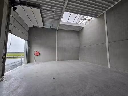 entrepôt 120m² hélécine +2 places de parking