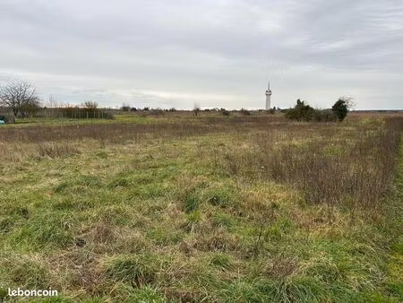 terrain 730 m² suèvres