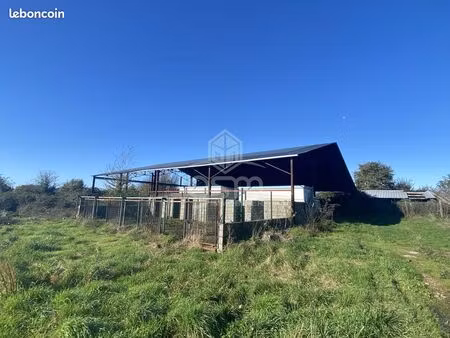 local 500 m² esvres