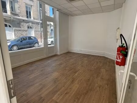 local commercial 62m2  situe rue du barbatre  850 hors charges