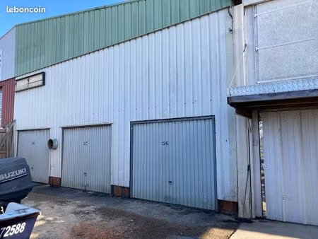 hangar aménagé en box