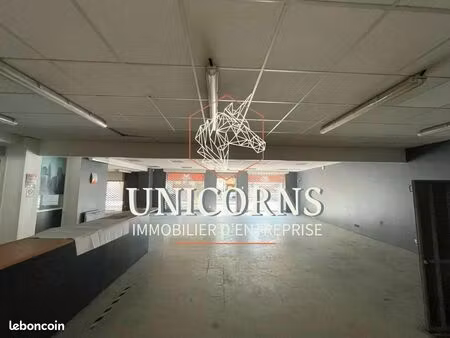 local industriel 800 m²