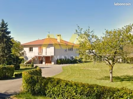 maison 8 pièces 202 m²