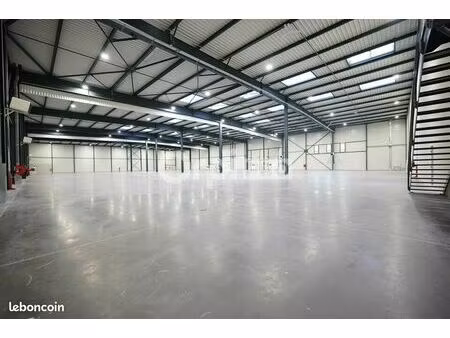 local d'activité 4 564 m²